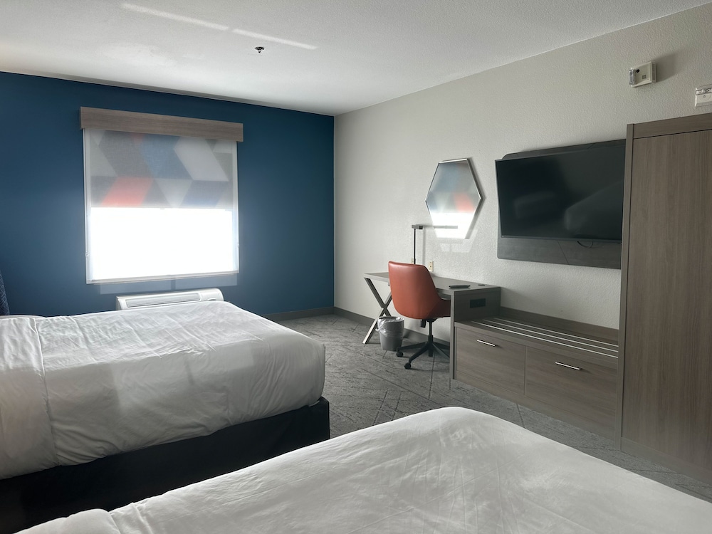 holiday inn express hotel and suites ennis by ihg