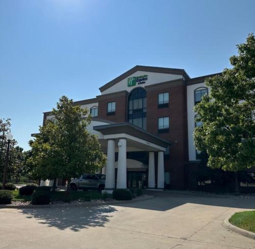 holiday inn express hotel and suites ennis by ihg