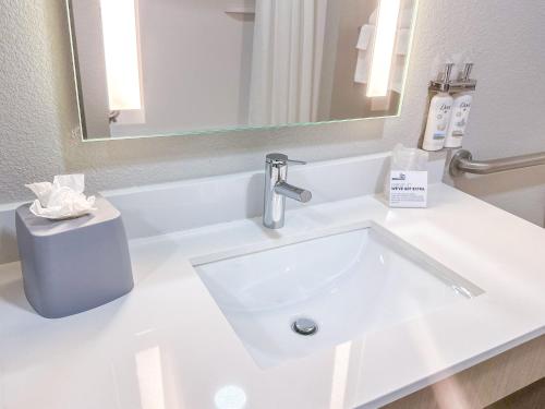holiday inn express hotel and suites ennis by ihg