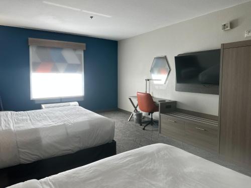 holiday inn express hotel and suites ennis by ihg