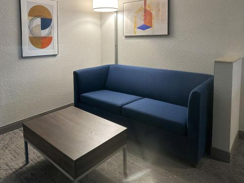holiday inn express hotel and suites ennis by ihg