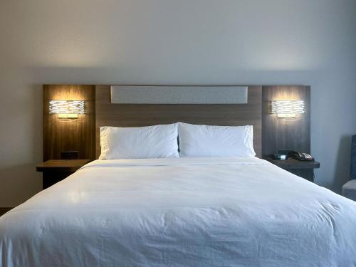 holiday inn express hotel and suites ennis by ihg