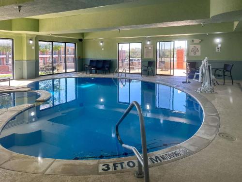 holiday inn express hotel and suites ennis by ihg