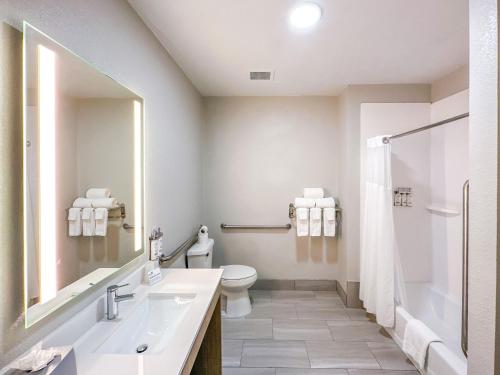 holiday inn express hotel and suites ennis by ihg