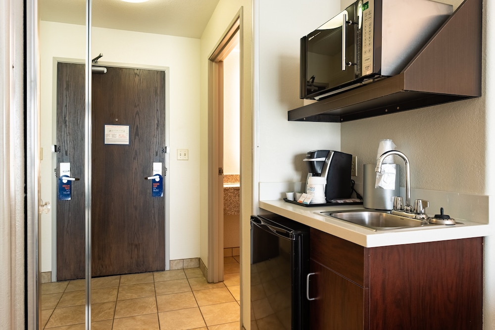holiday inn express evanston by ihg