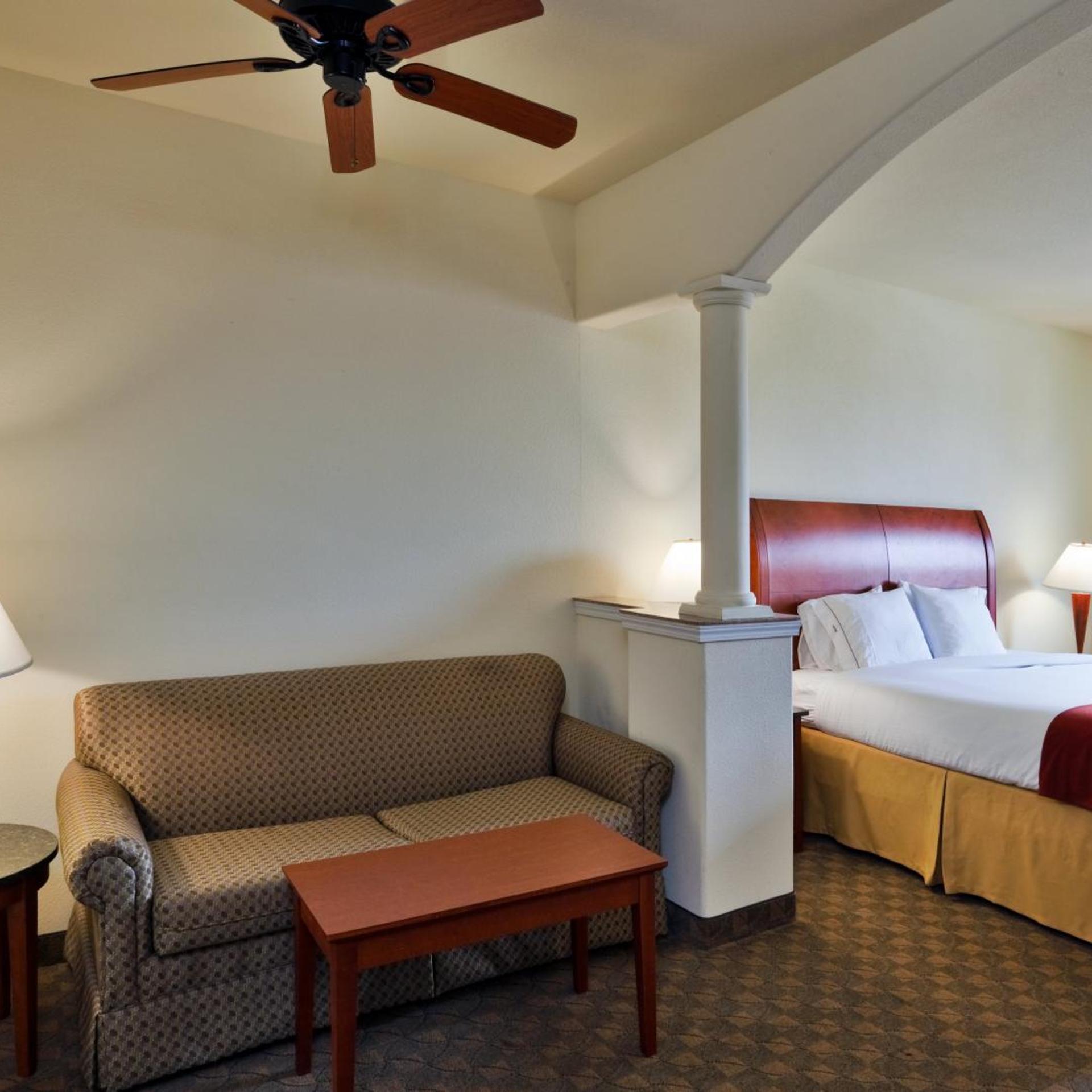 holiday inn express and suites fairfield north