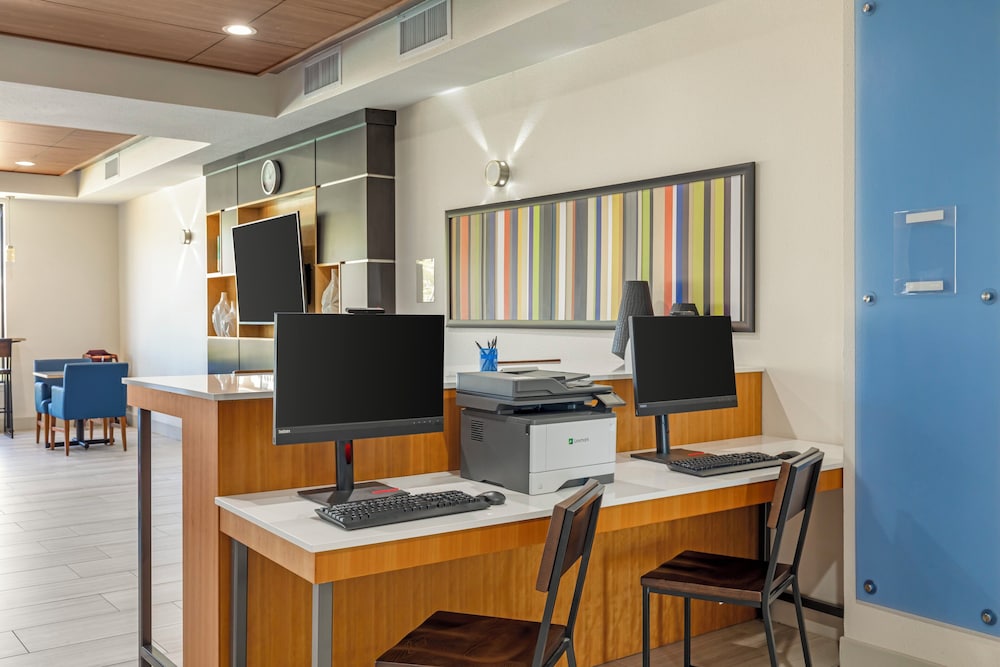 holiday inn express and suites fairfield north