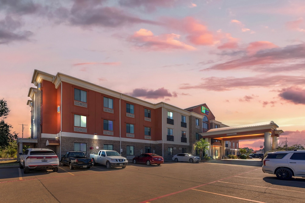 holiday inn express and suites fairfield north