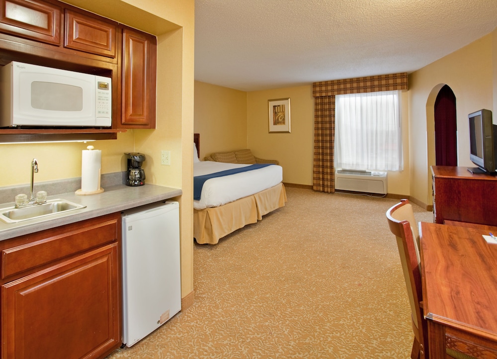 holiday inn express and suites st louis west fent