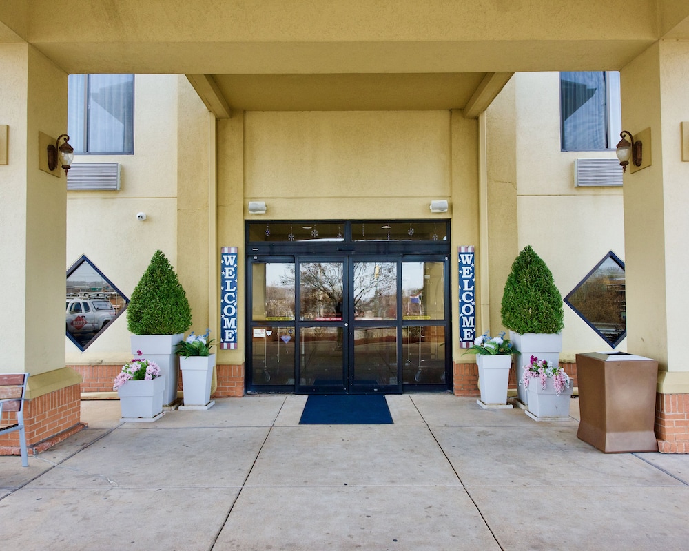 holiday inn express and suites st louis west fent