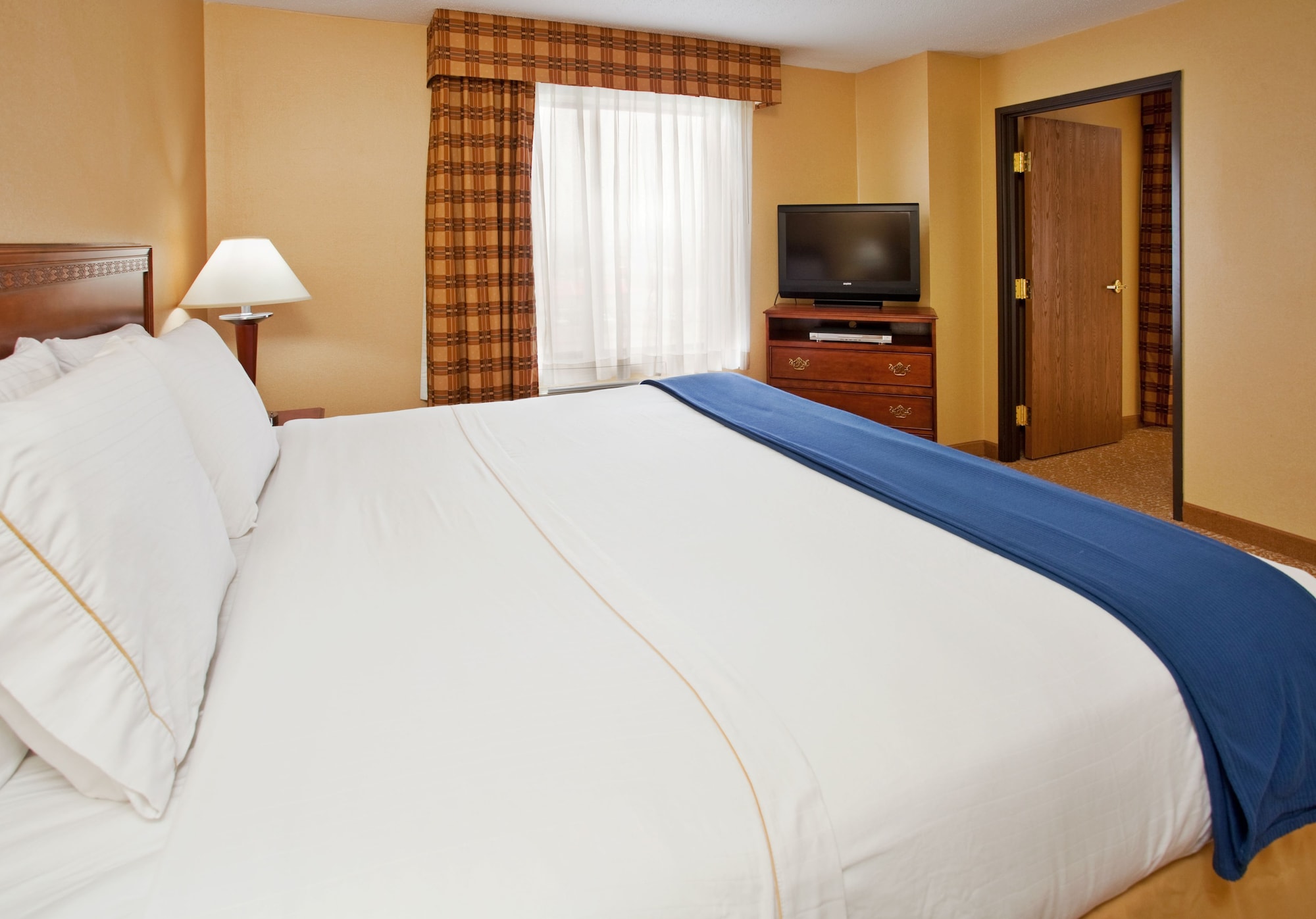 holiday inn express and suites st louis west fent