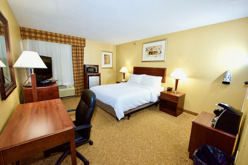 holiday inn express and suites st louis west fent