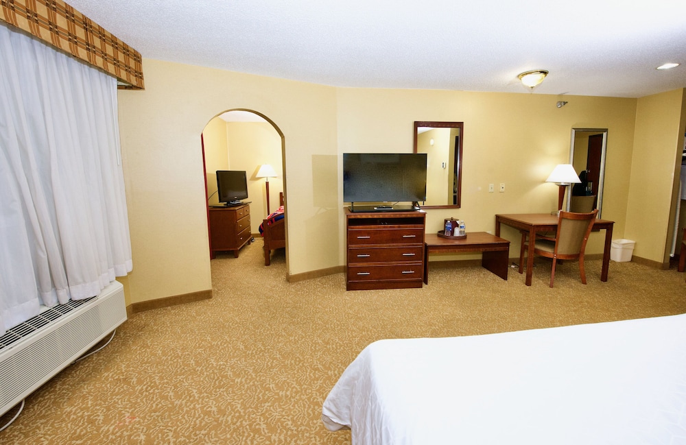 holiday inn express and suites st louis west fent