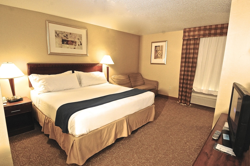 holiday inn express and suites st louis west fent