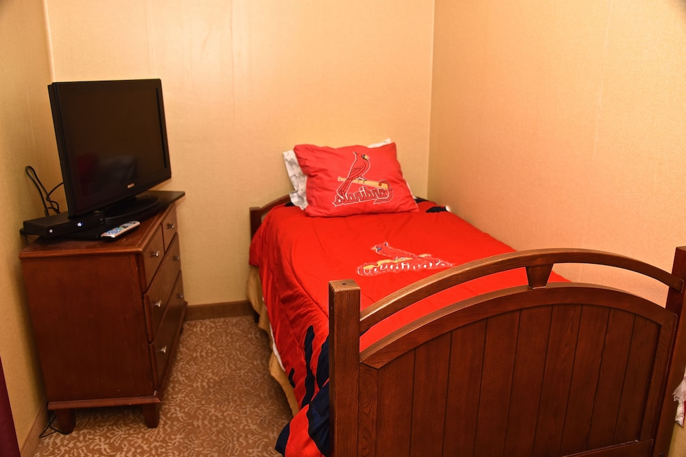 holiday inn express and suites st louis west fent