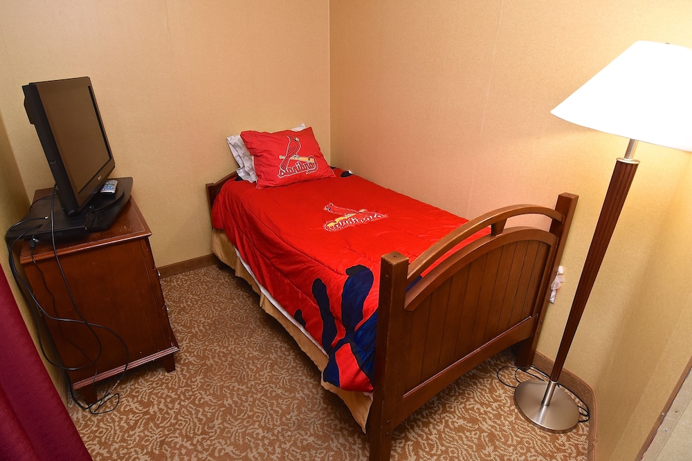 holiday inn express and suites st louis west fent