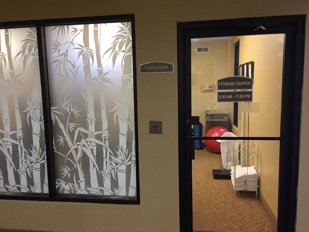 holiday inn express and suites st louis west fent