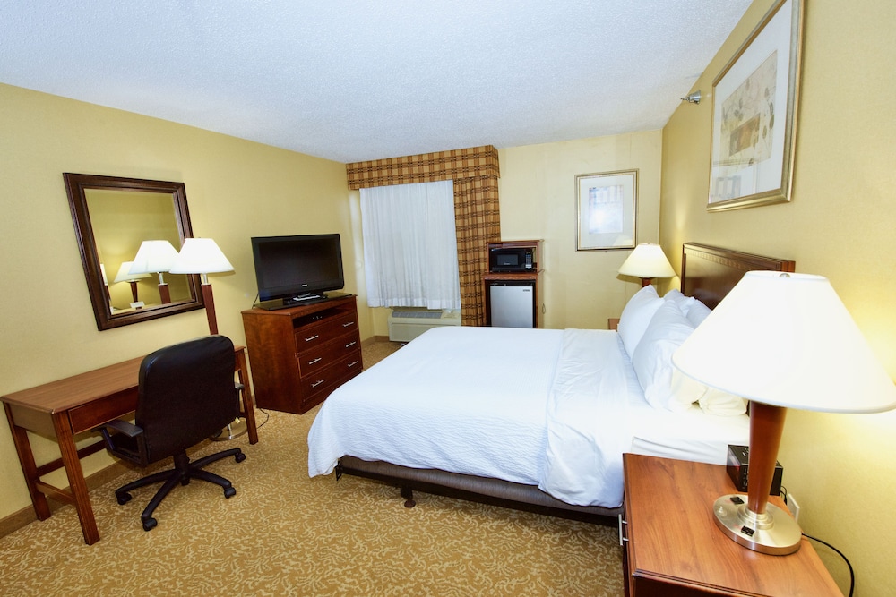 holiday inn express and suites st louis west fent