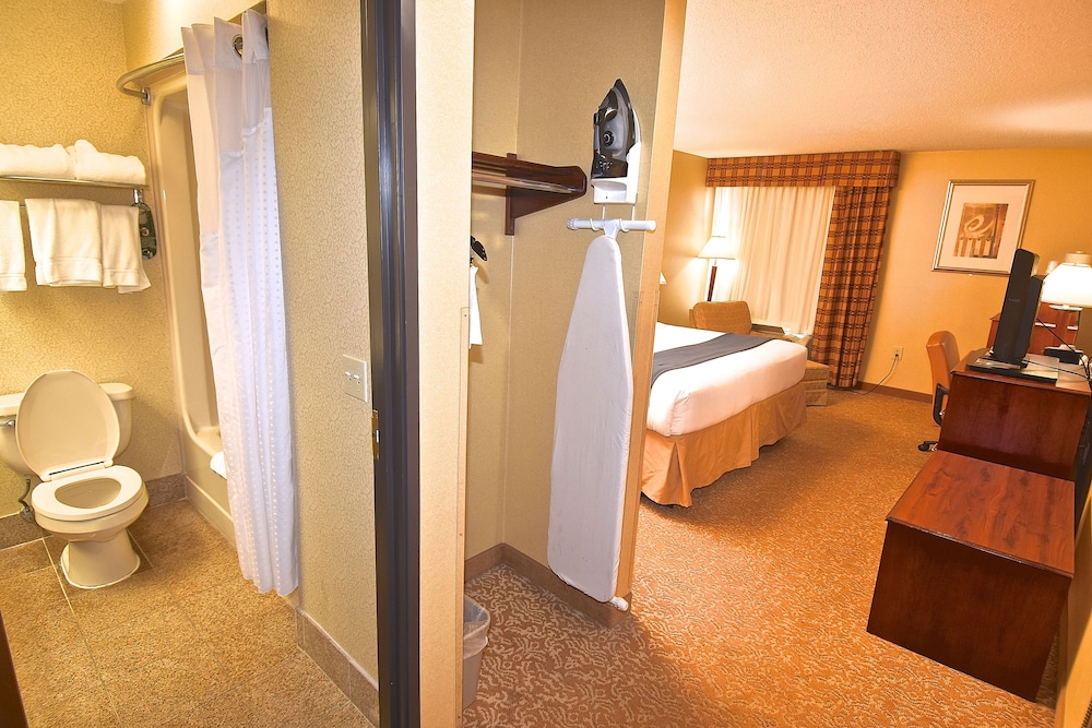 holiday inn express and suites st louis west fent