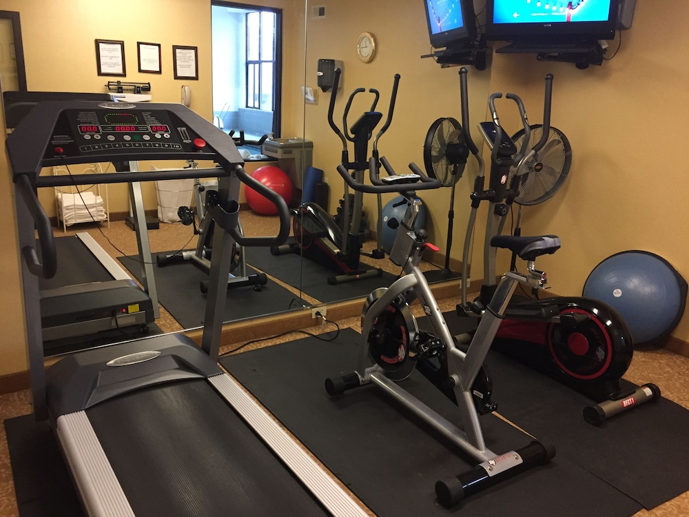 holiday inn express and suites st louis west fent