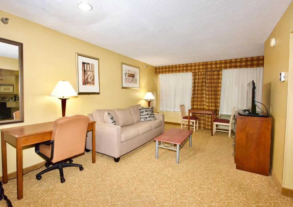holiday inn express and suites st louis west fent