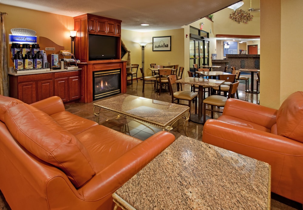 holiday inn express and suites st louis west fent