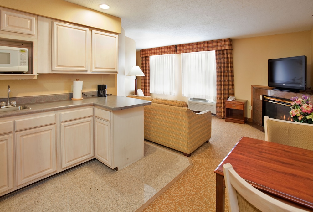 holiday inn express and suites st louis west fent