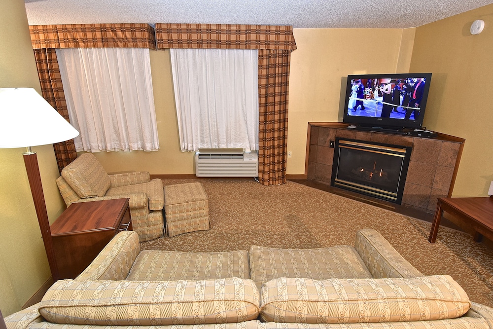 holiday inn express and suites st louis west fent