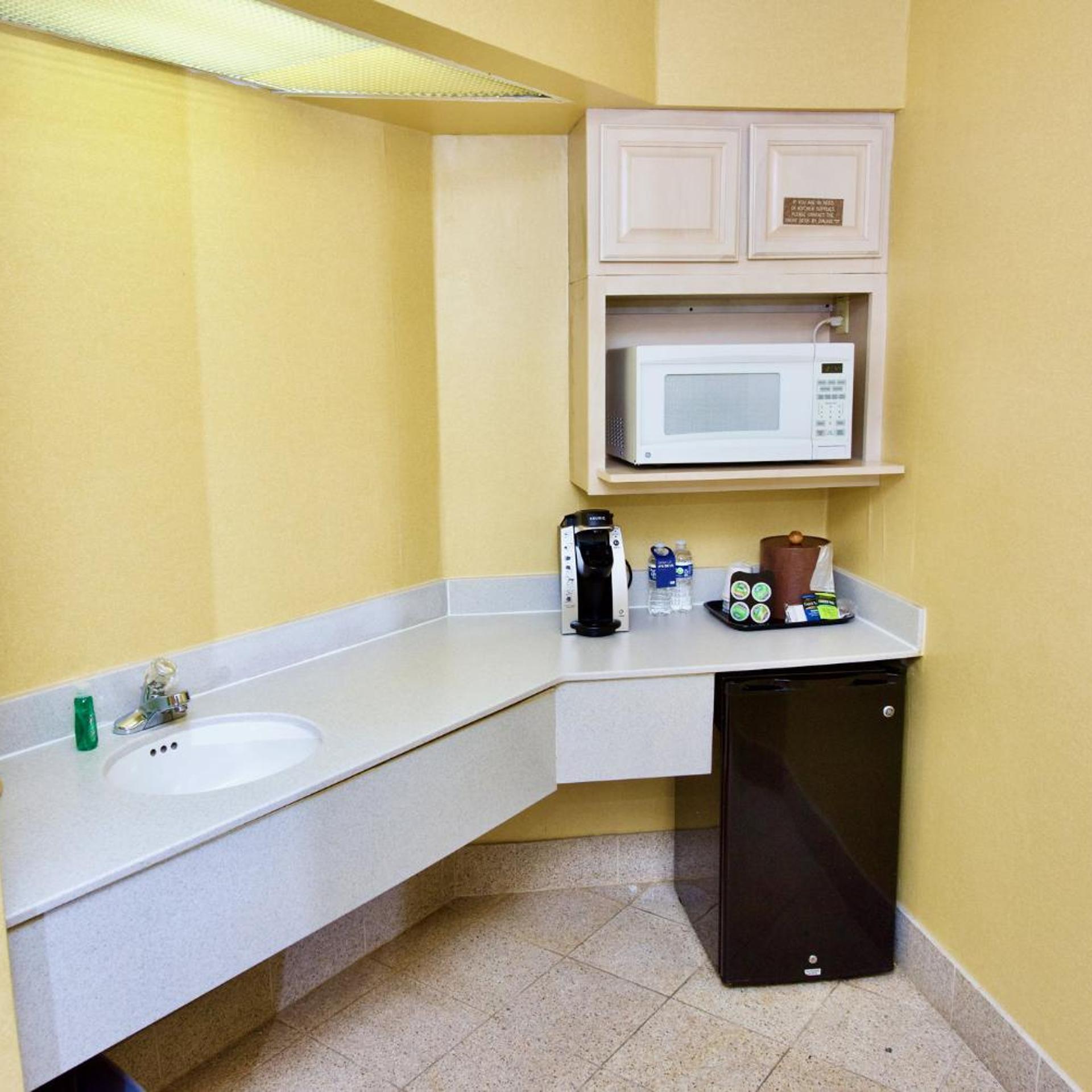 holiday inn express and suites st louis west fent