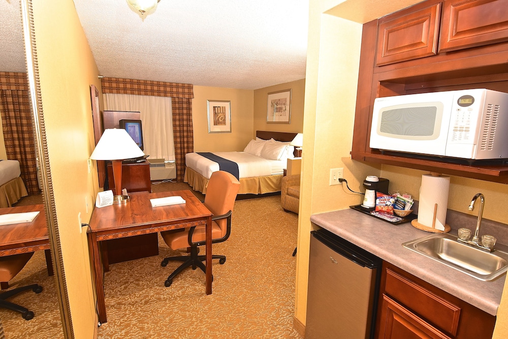 holiday inn express and suites st louis west fent