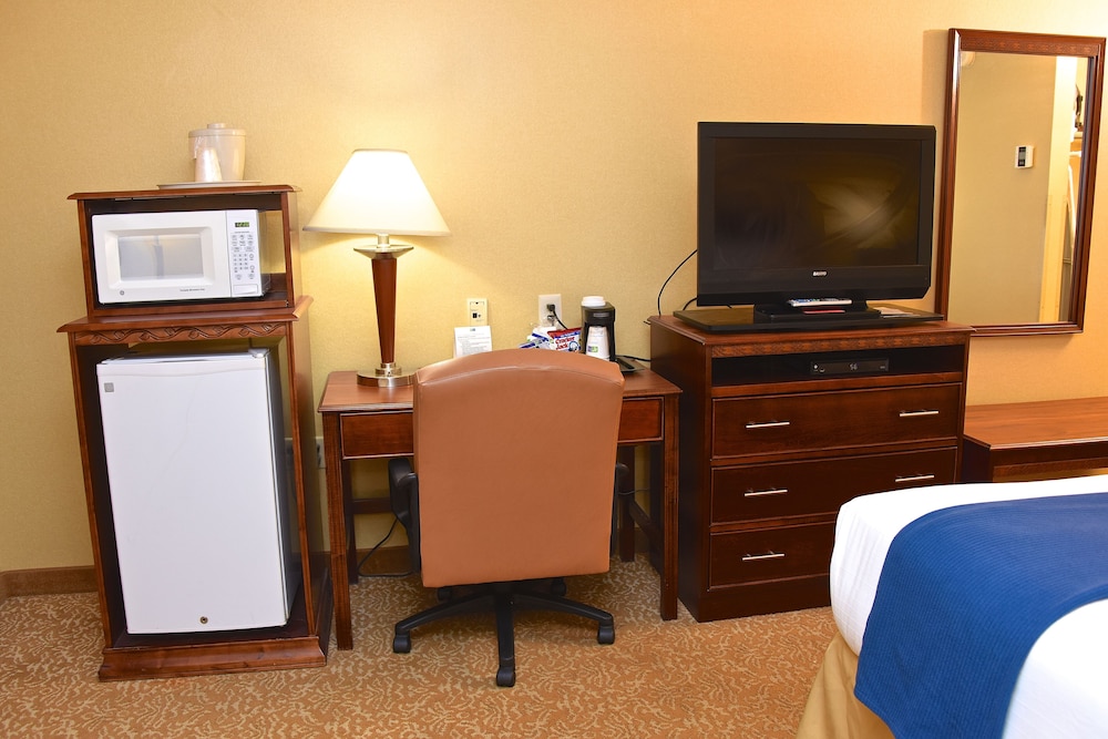 holiday inn express and suites st louis west fent