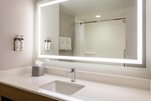 holiday inn express and suites flowood by ihg
