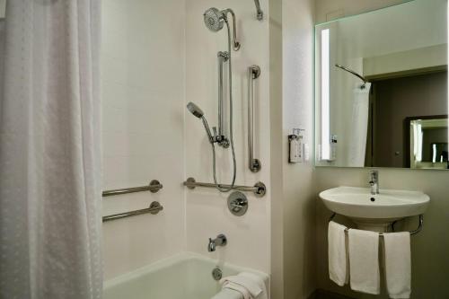 holiday inn express and suites flowood by ihg