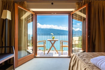 hotel meandro lake view
