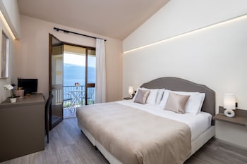 hotel meandro lake view