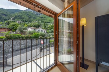 hotel meandro lake view