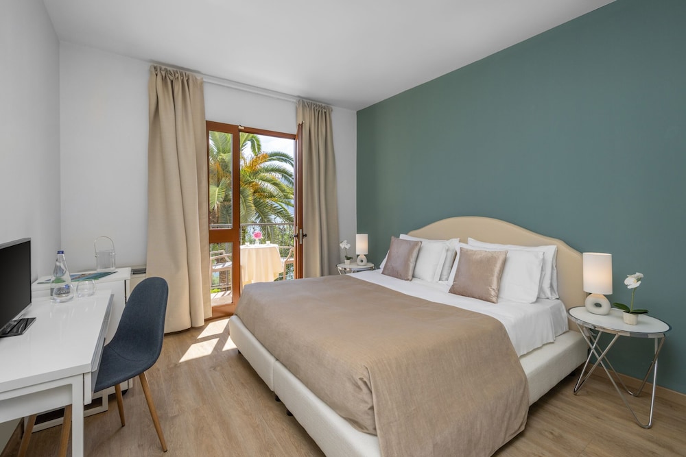 hotel meandro lake view