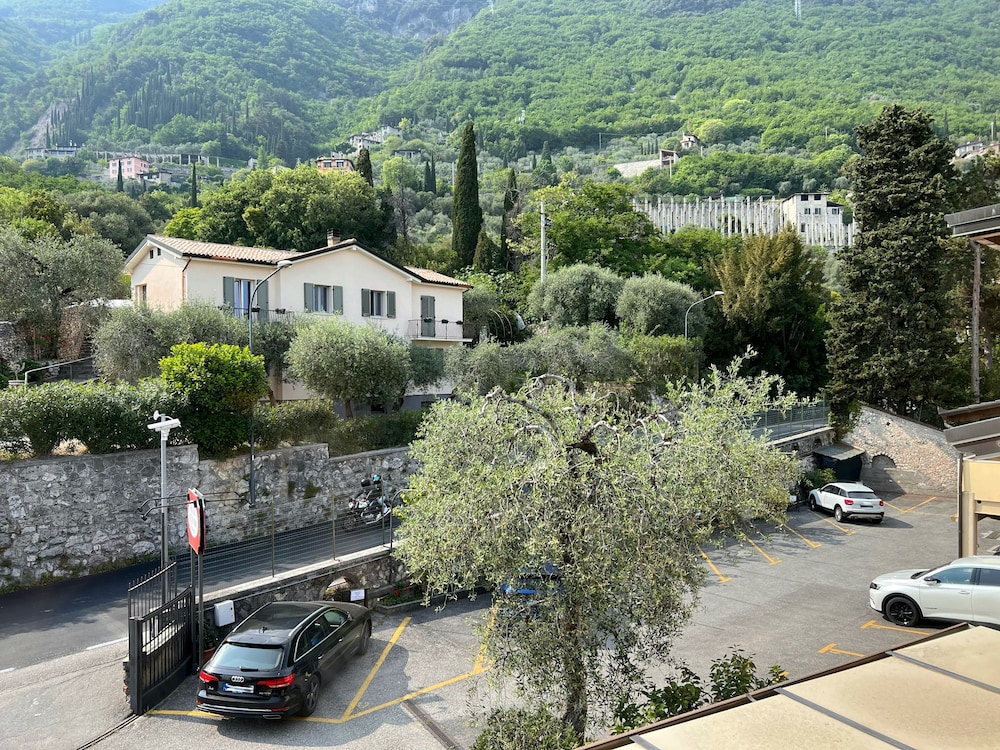 hotel meandro lake view