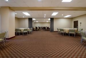 Red Roof Inn & Suites Newark - University,Elkton>>Delaware,2 star