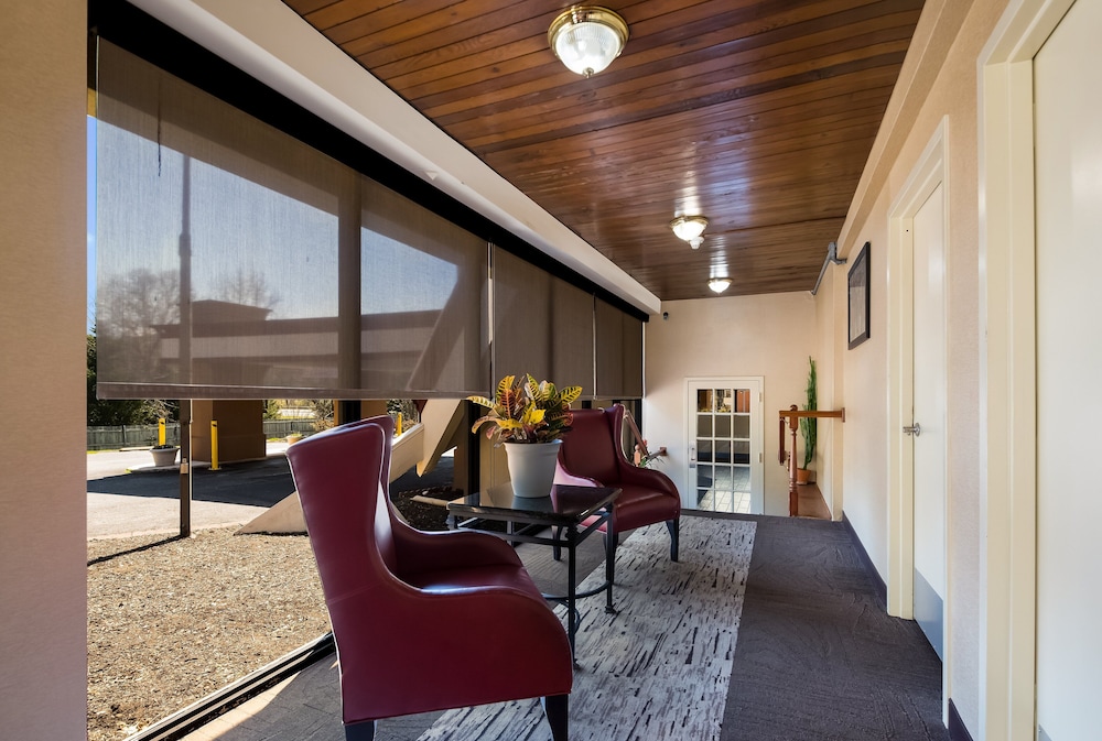 red roof inn and suites newark university