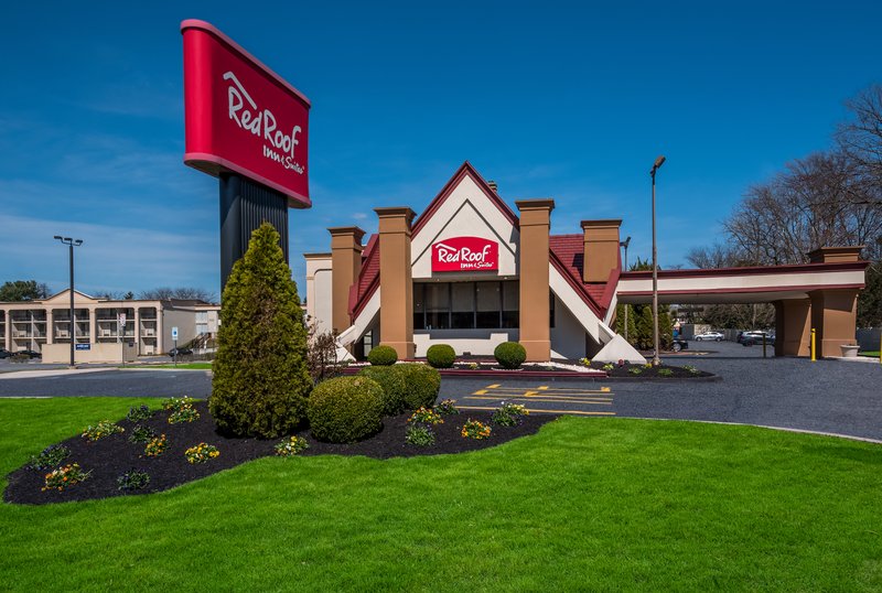 red roof inn and suites newark university