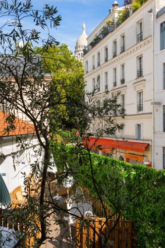 le village montmartre by hiphophostels