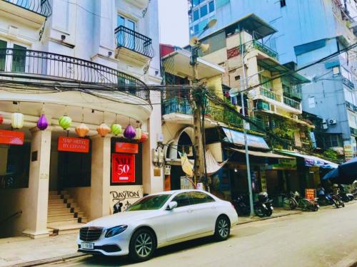 essence palace hotel