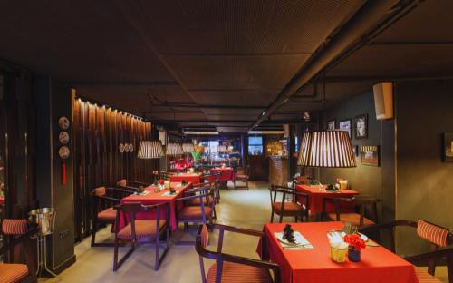 essence palace hotel