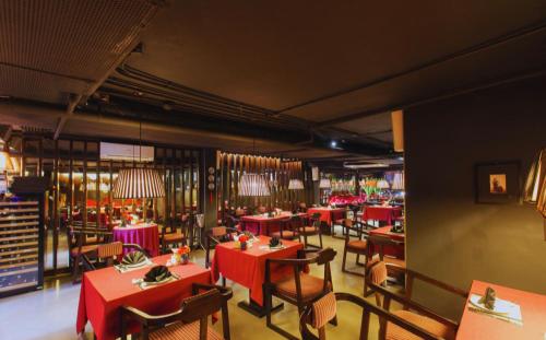 essence palace hotel