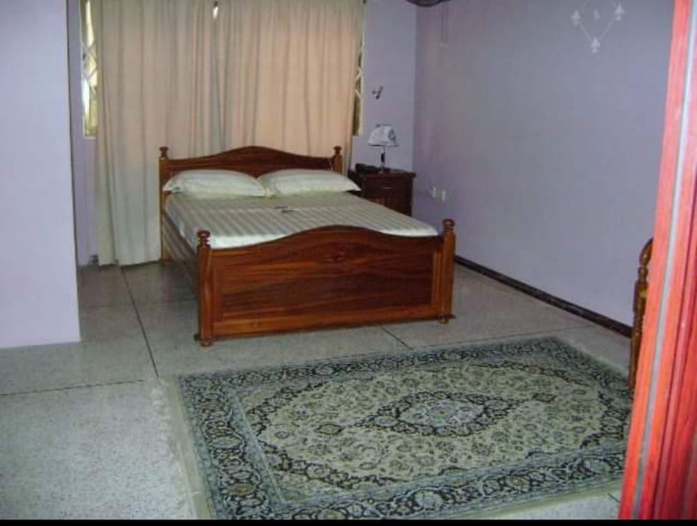 east airport guesthouse