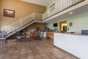 Rodeway Inn,Near Casey Jones Village,2 star