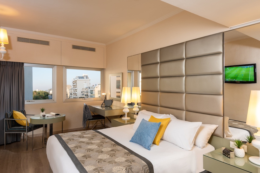 leonardo gordon beach