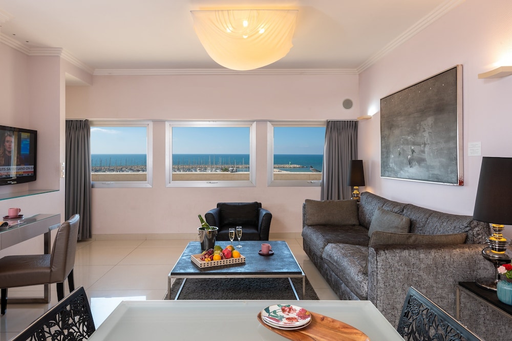 leonardo gordon beach