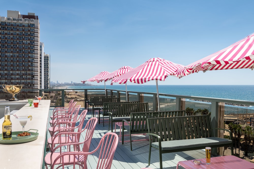 leonardo gordon beach